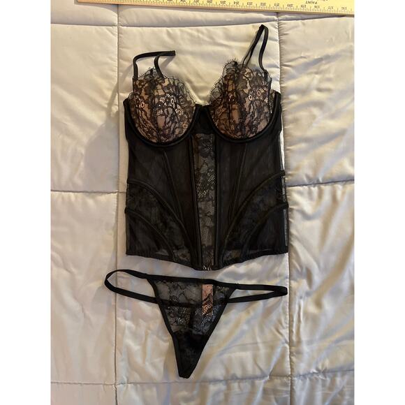 Victoria's Secret Lined Mesh Corset Top 34C Black Cream Women and g-string NWT‎ - Picture 1 of 6